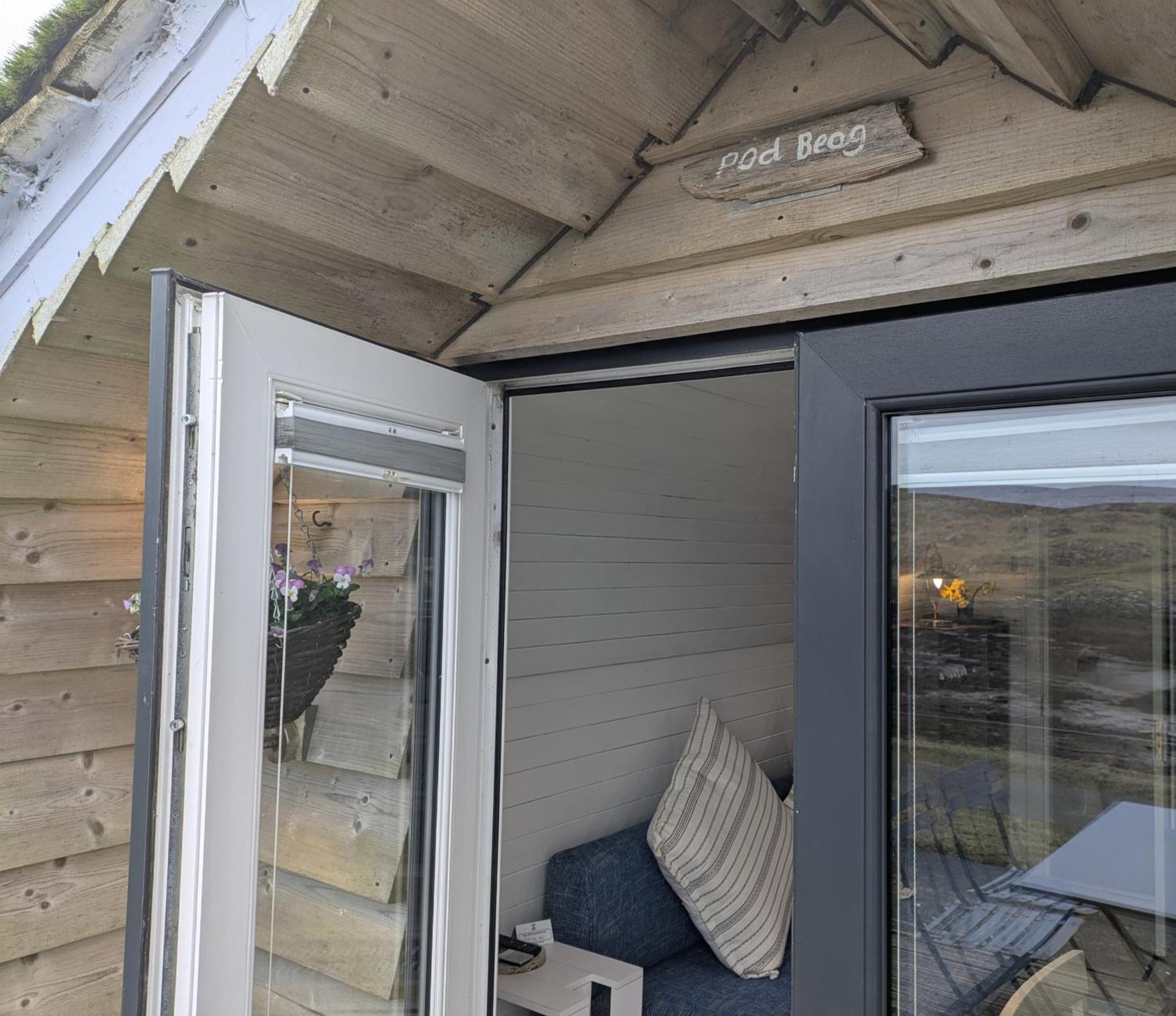 Glamping Pod For 2 Pod Beag Na Haun Eriskay Villa Bagian luar foto